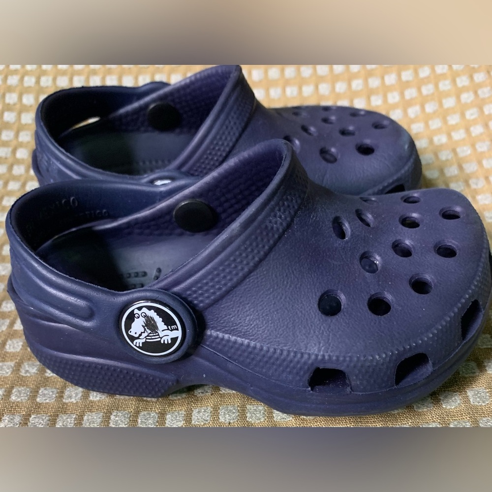 Infant boy size 4/5 blue crocs - worn twice like new - Picture 3 of 5